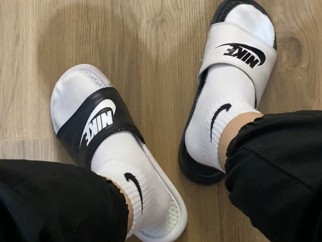 nike黑白鸳鸯拖鞋,出镜率100%的劳模,respect!
