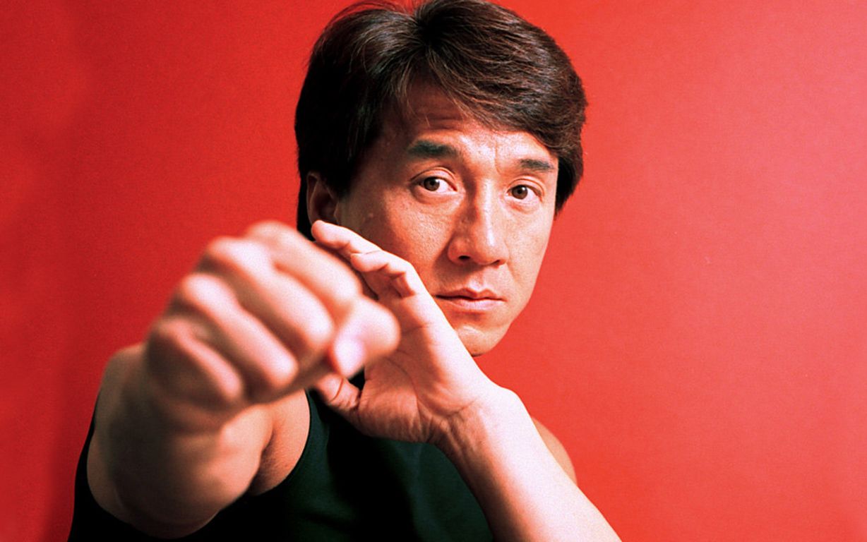 混剪成龙大哥经典搞笑打斗片段,回味无穷