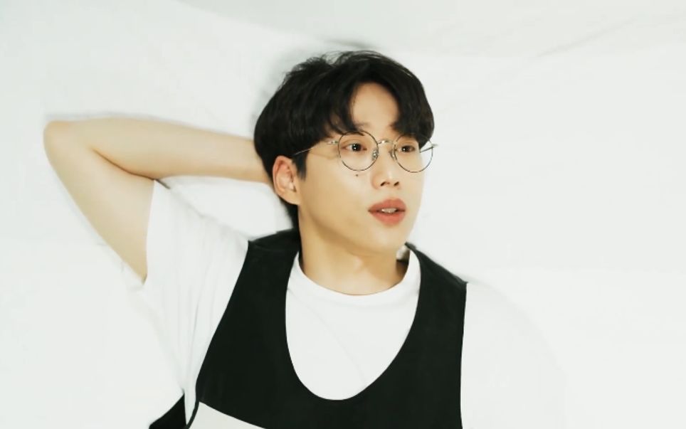 【10cm】【权正烈】《do you think of me(房间里有蚊子) 》mv公开