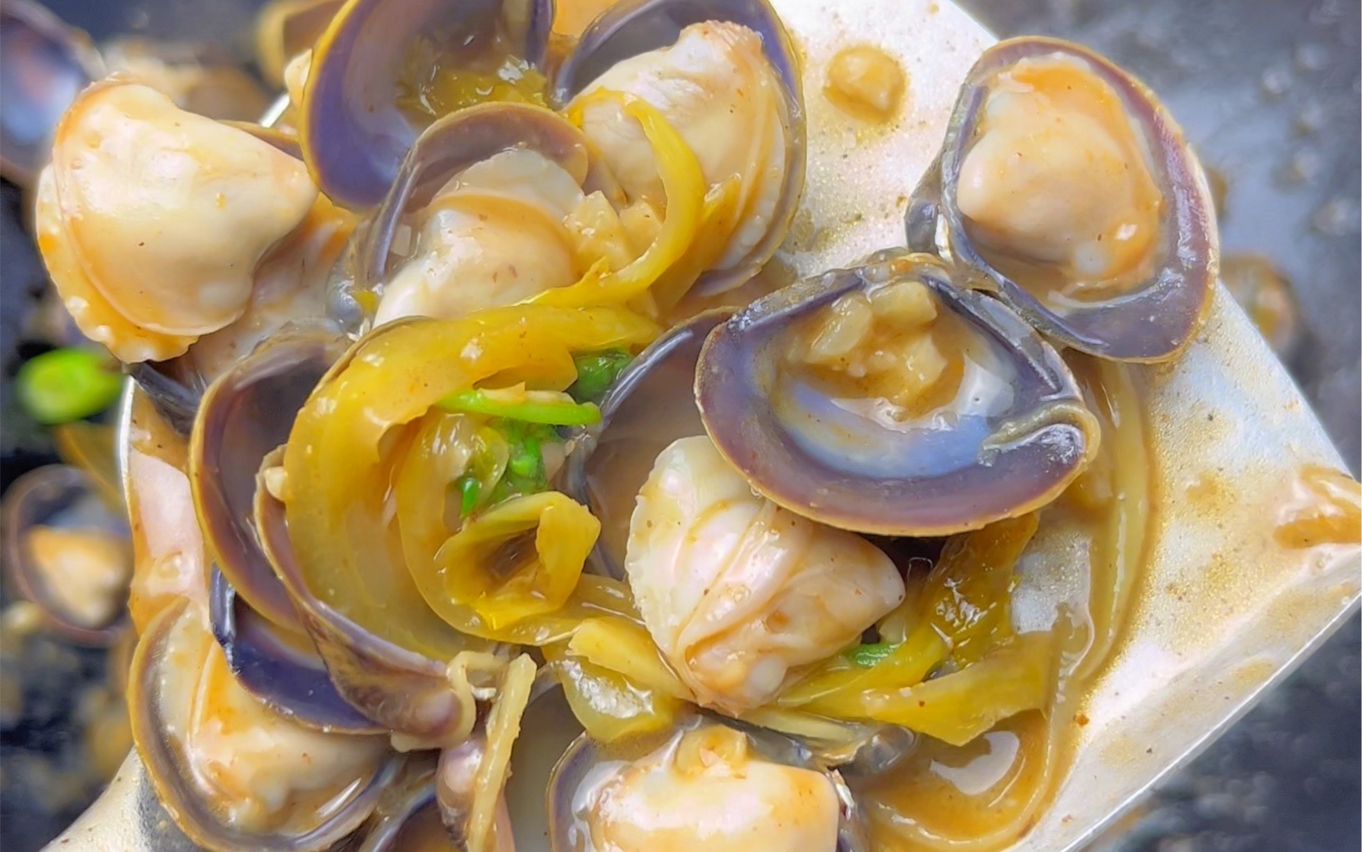 潮汕炒蚬,加一勺沙茶,又鲜又好吃