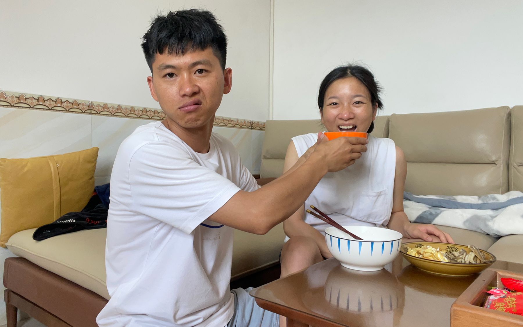 阿旺不花钱娶回来的老婆,衣来伸手饭来张口,现如今很后悔