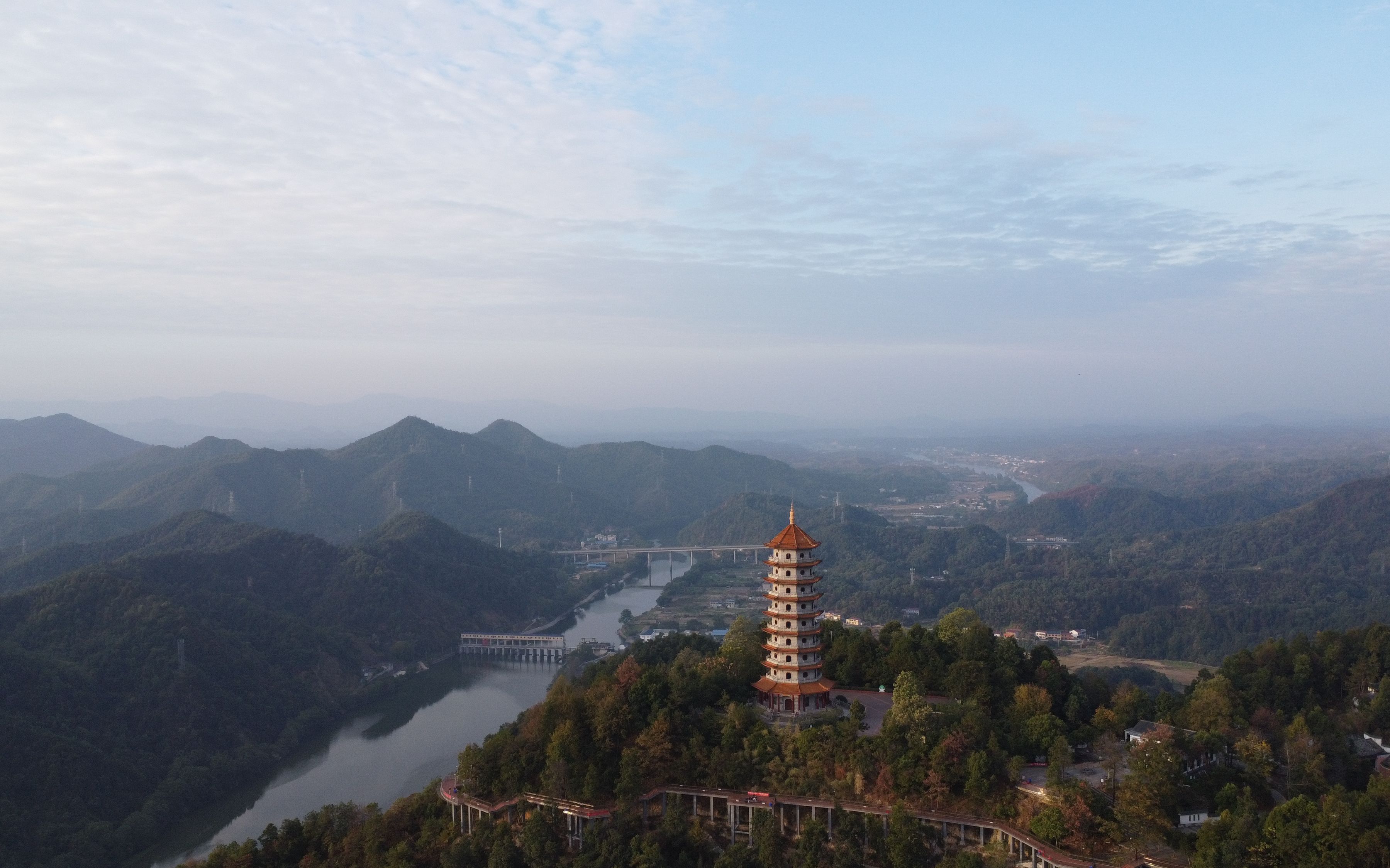 浏阳市体育中心 西湖山 bgm: 久石让-one summers day