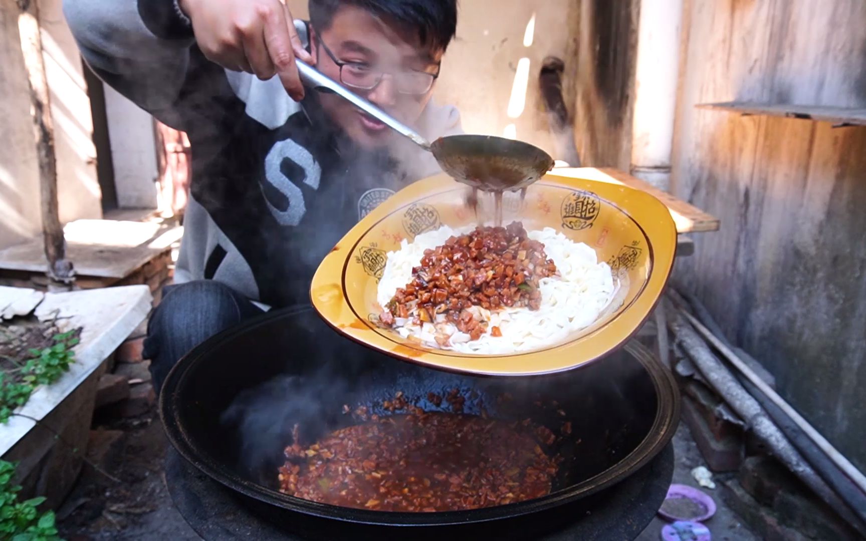 千里送食材,我拿它做一顿面条大餐,这样的东北美食,太爱了哔哩哔哩bilibili