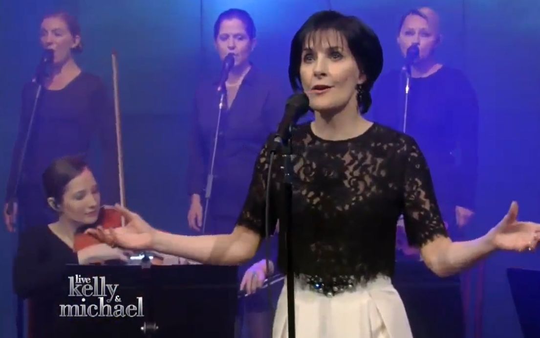 [图]【雨中回响】Enya - Echoes In Rain (Live with Kelly and Michael) 2016.03.11