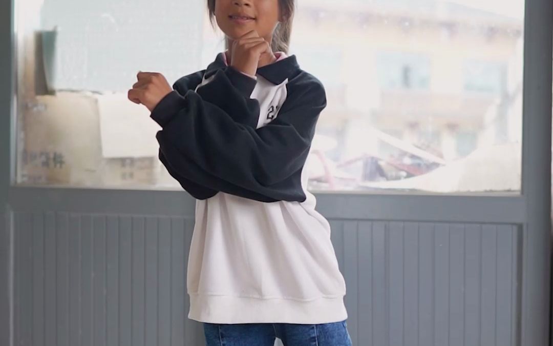 快来看彝族小朋友阿果跳舞!