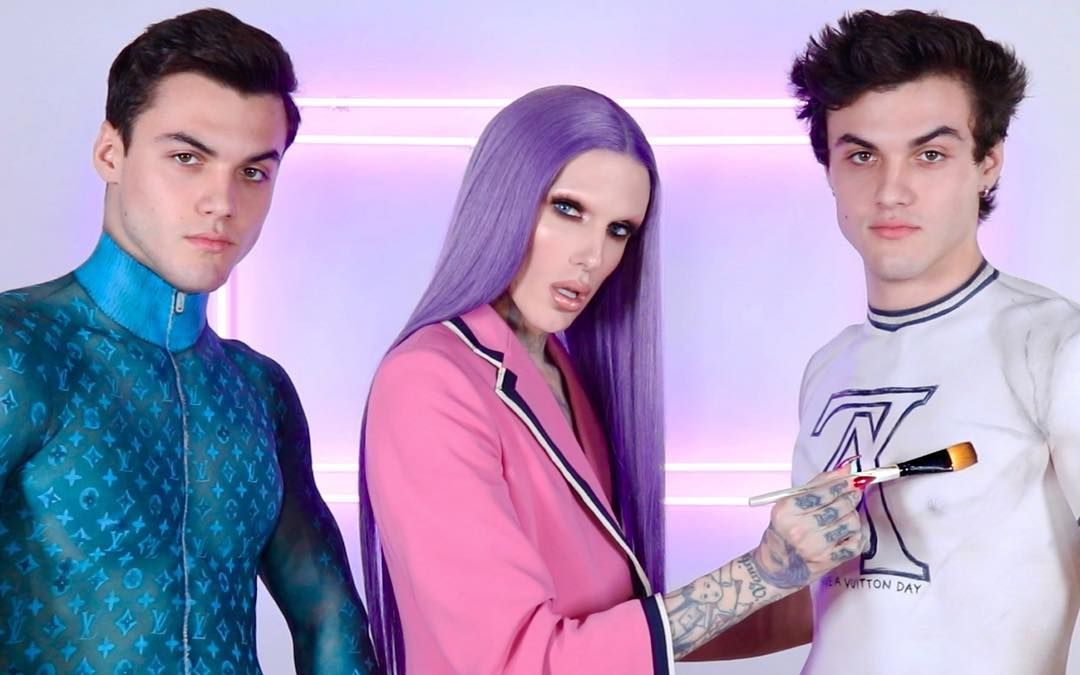 【jeffree star】j姐在在dolan双胞胎的身体绘画衣裳,逼真?