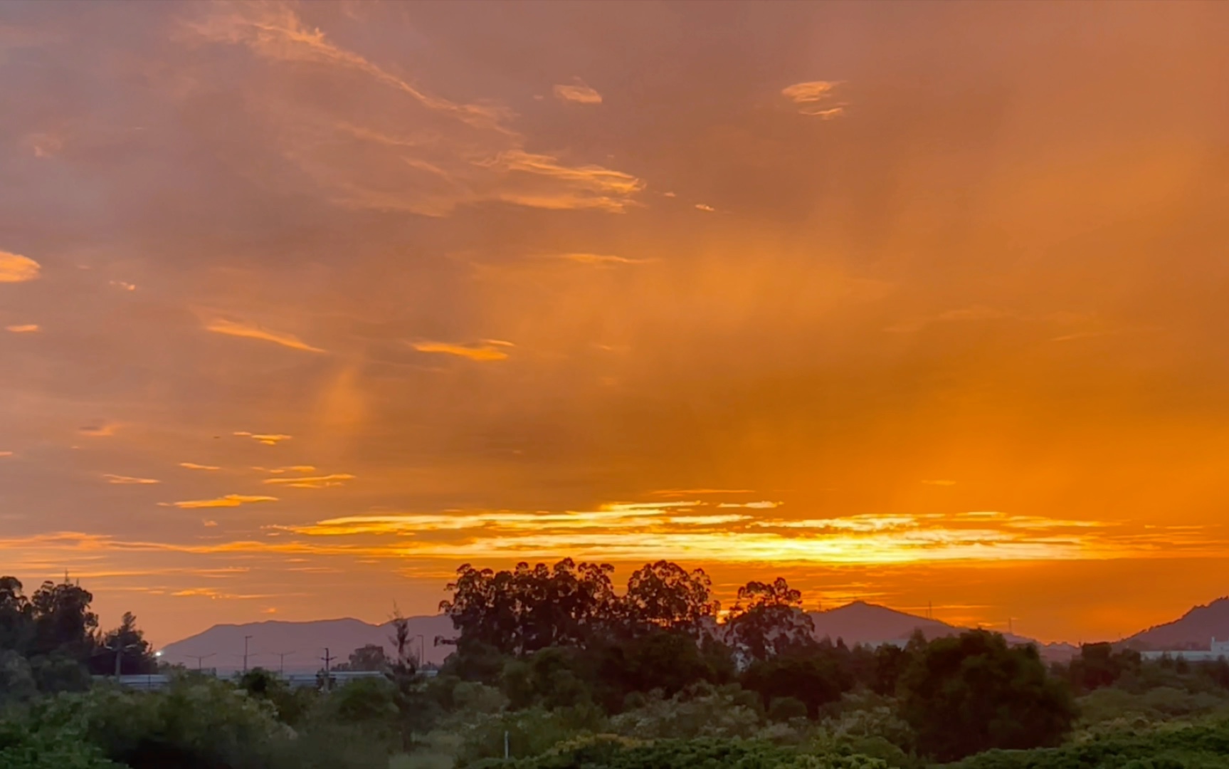 不开心时,情绪低落时,看看天空吧,事情其实没那么糟