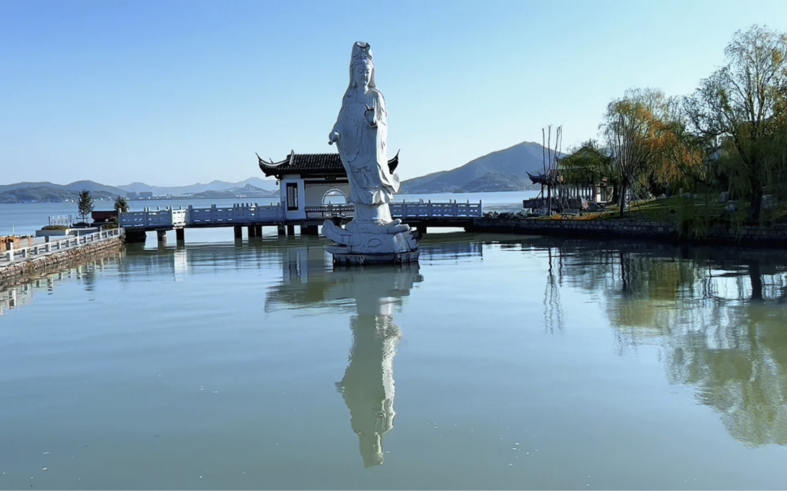 宁波东钱湖你是最美的湖水,说实话比杭州西湖还要美,真的太美了!