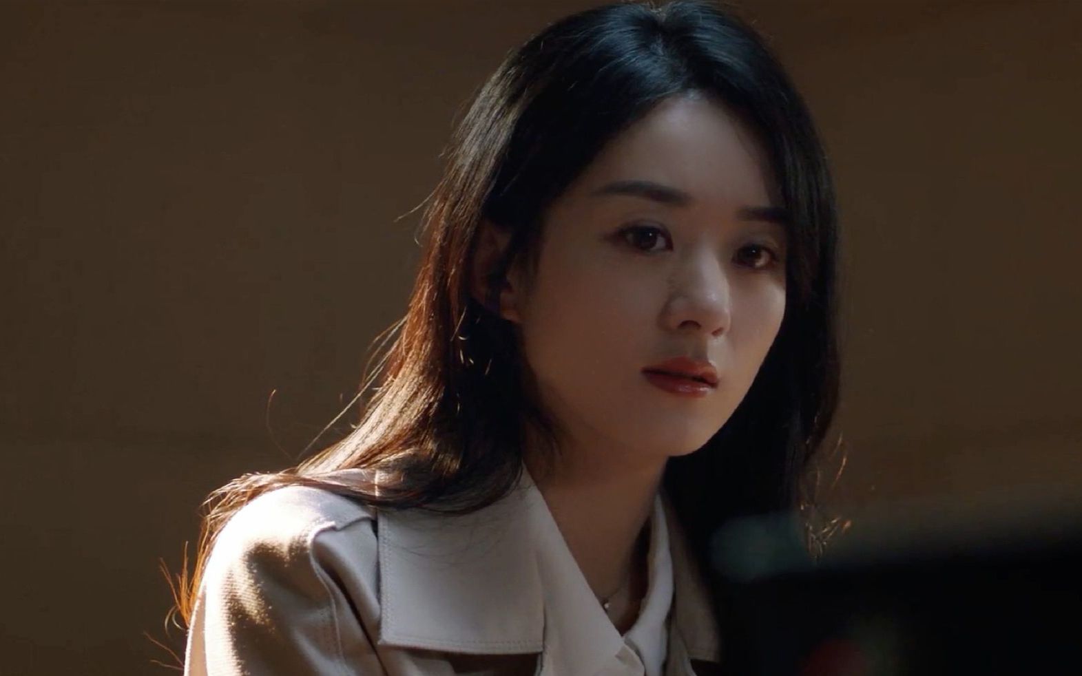 赵丽颖的现代装,轻松驾驭冷艳和清纯两种风格,爱了