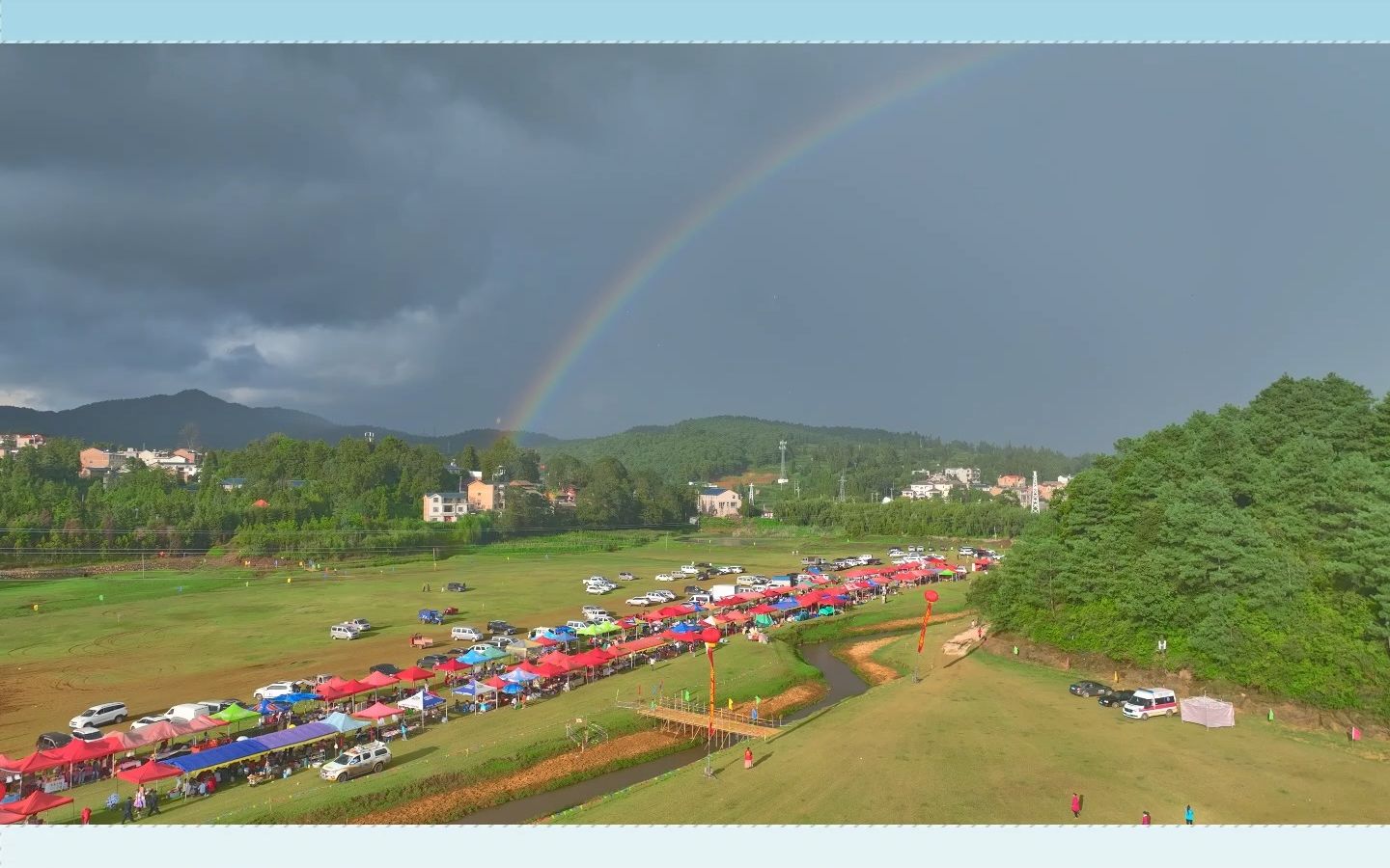 【清凉曲靖 避暑天堂】麒麟区东山镇新村社区首届燃情火把节活动长桌