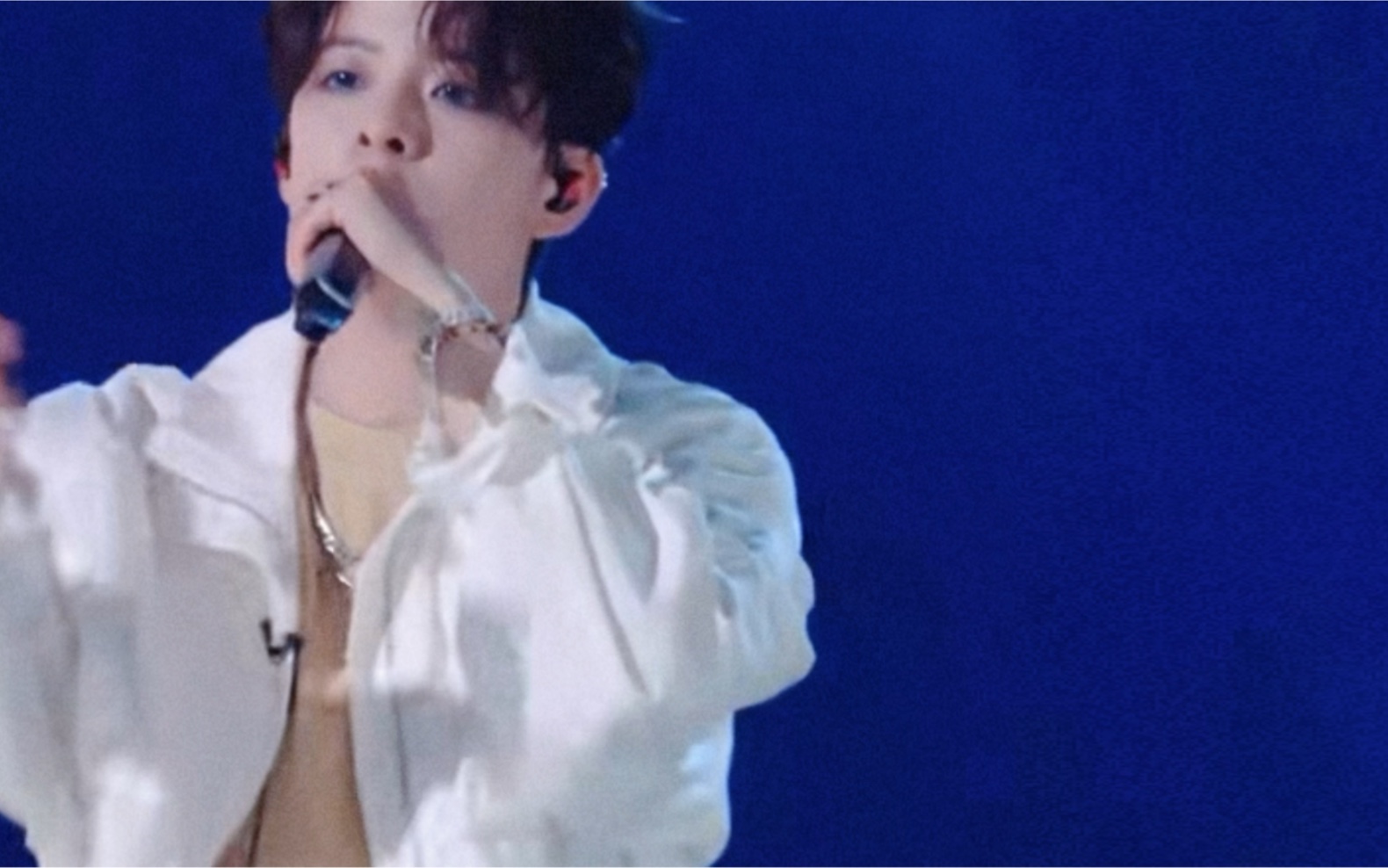【刘逸云 Amber Liu】化身孤岛的鲸-你的哼哼大美女-安口-哔哩哔哩视频