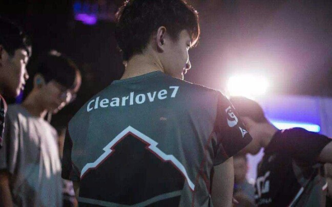 [图]【clearlove】我曾于荣耀之巅伫立，也曾一度跌落于谷底，任凭辱骂，不做挣扎，无谓笑话。