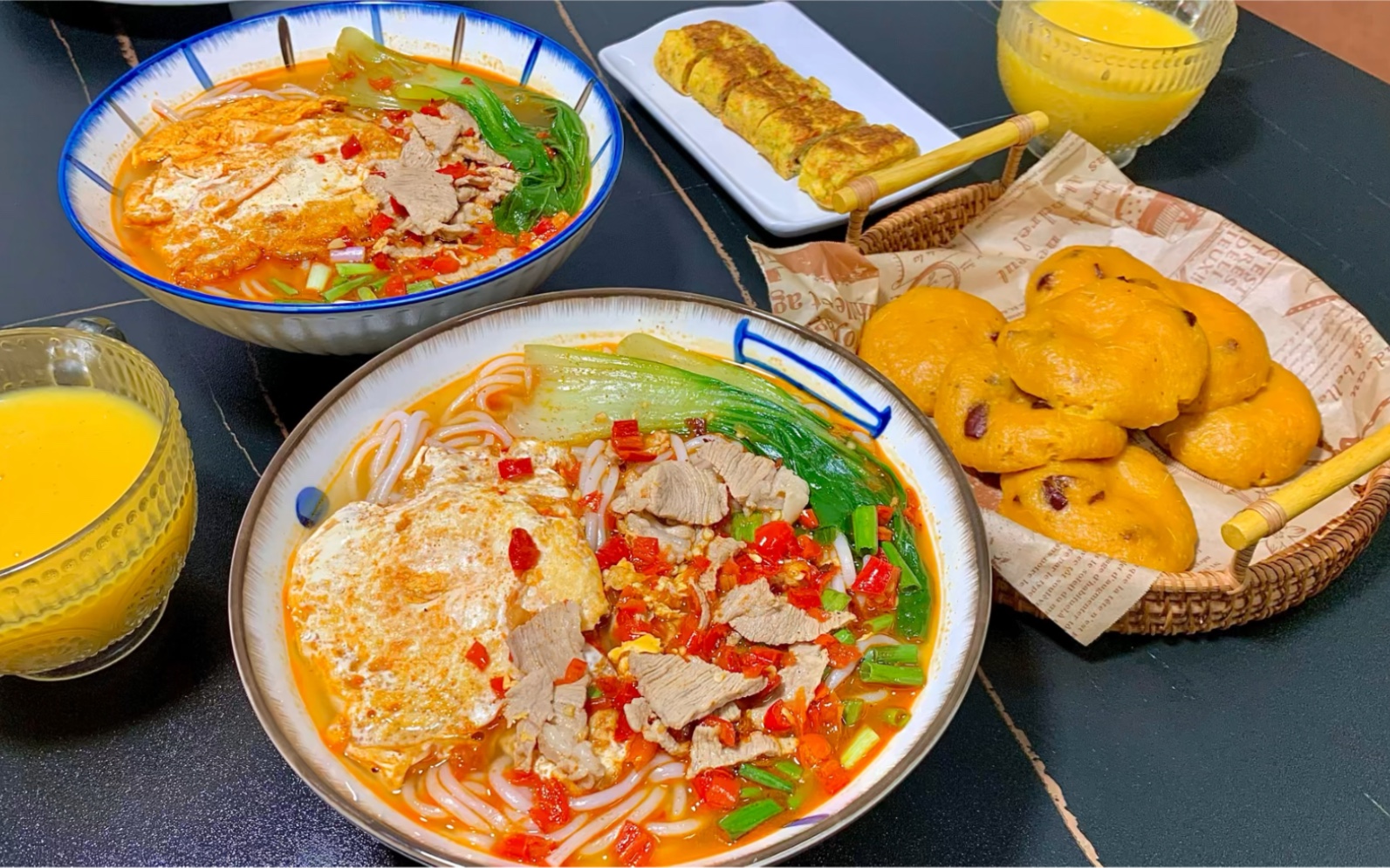 湖南人的早餐简单的荷包蛋瘦肉粉红薯粘豆包