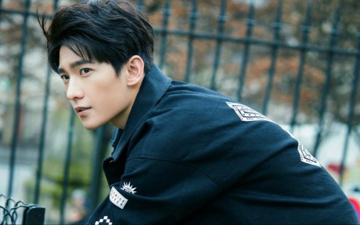 杨洋的面相虽然演戏比较油但是人品没有问题