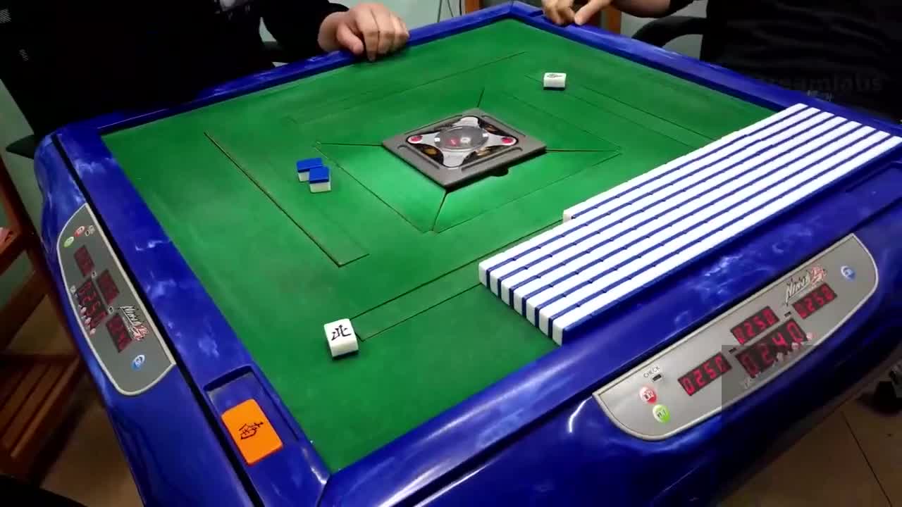 打麻将的韩国人-韩国玩家半庄战第一场(2021.6.18)