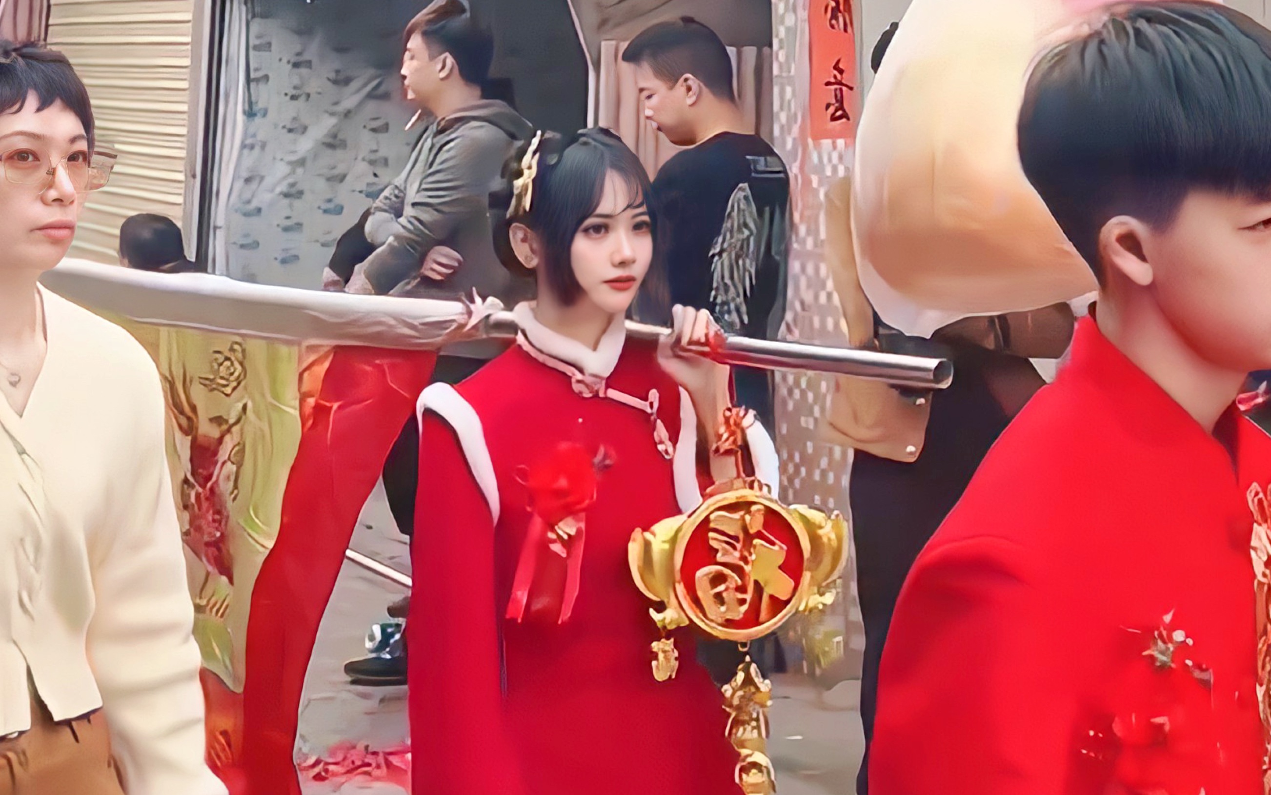 潮汕民俗|迎老爷|潮汕女孩扛标旗