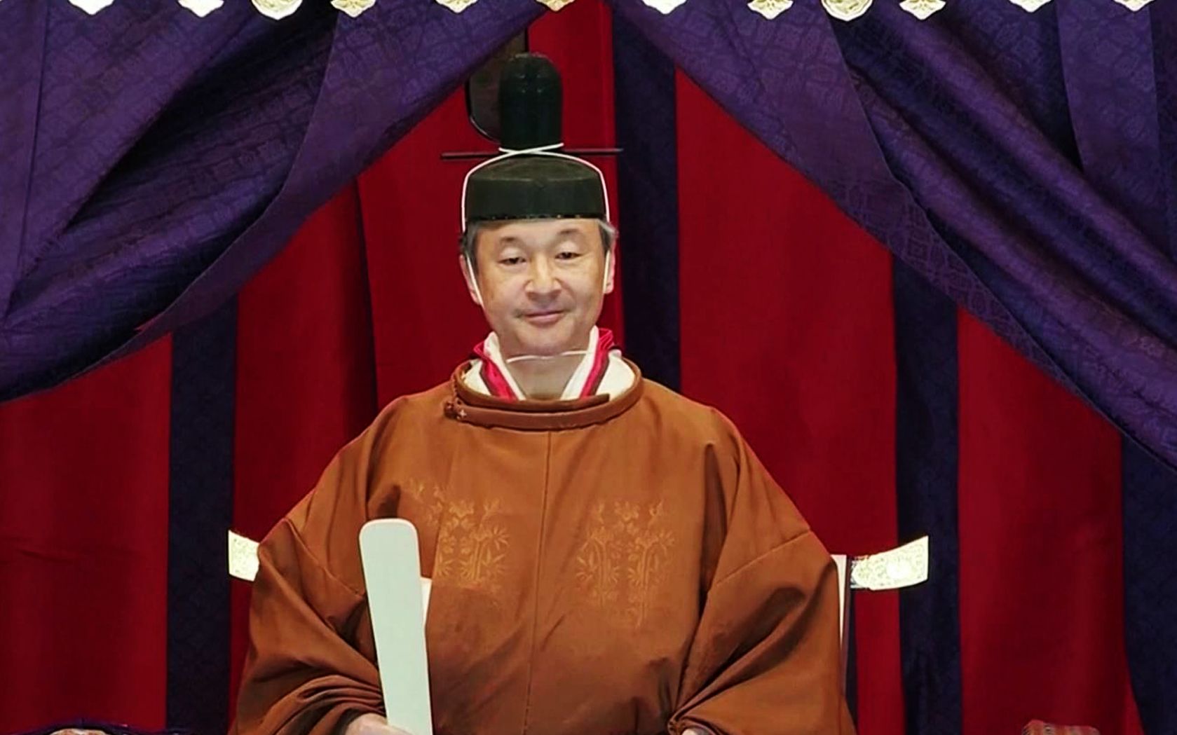 【小央看天下】日本德仁天皇举行即位庆典 安倍带头三呼万岁_哔哩哔哩_bilibili