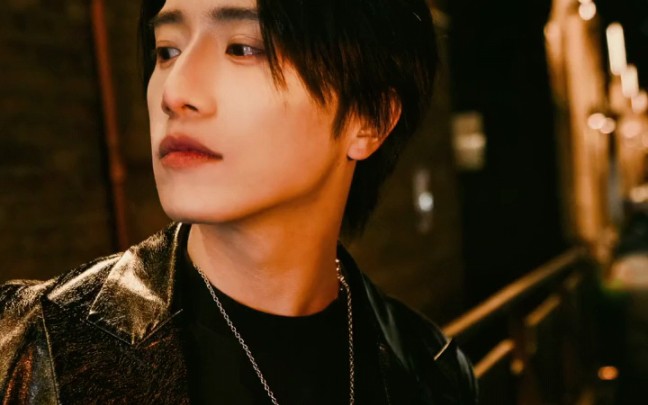 皮衣一穿,幻想自己是况天佑