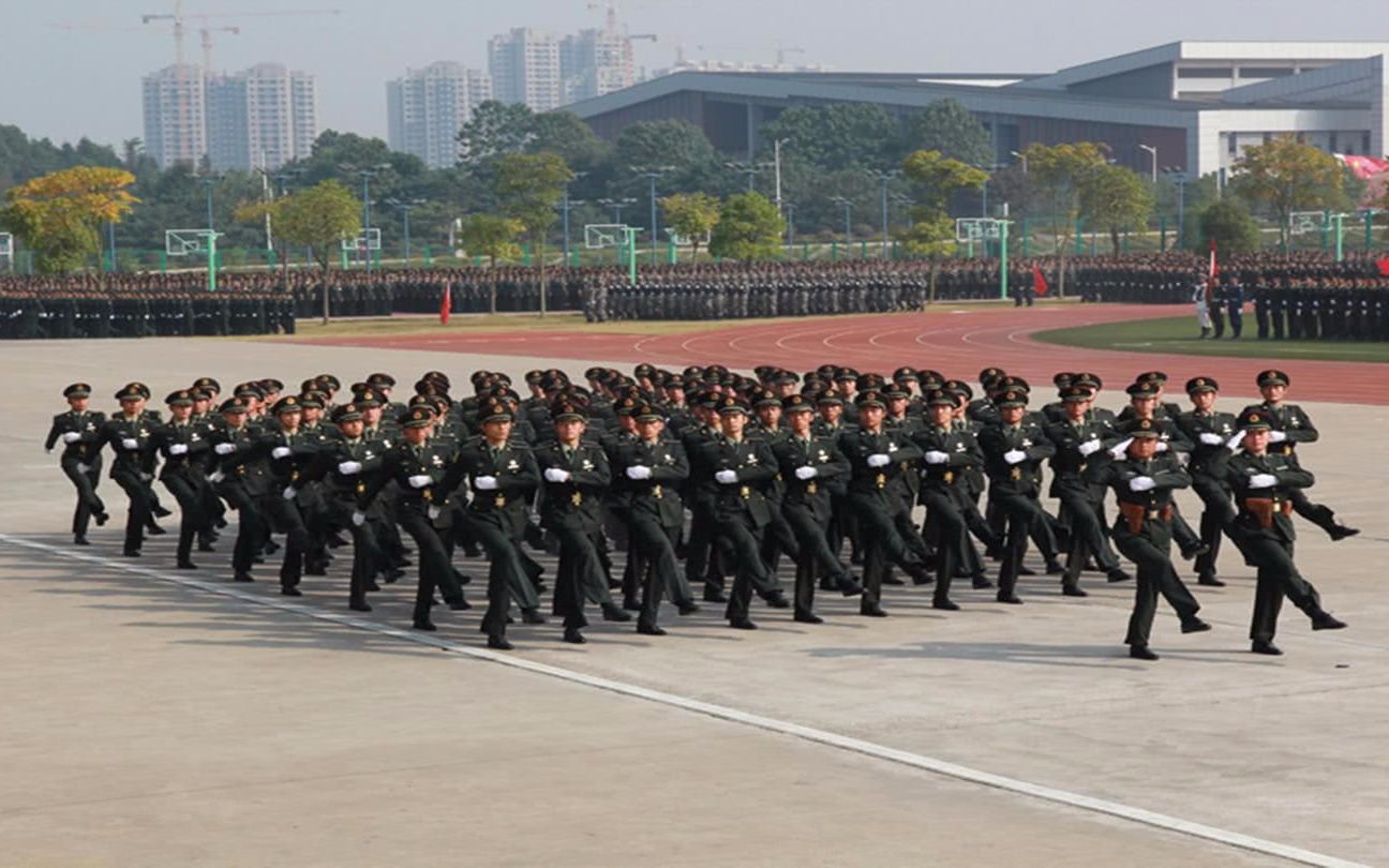 不同学历进入军校其军官级别有哪些区别?专科毕业授予少尉军衔哔哩哔哩bilibili