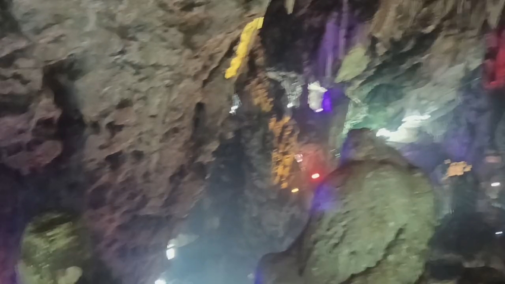 探秘千佛洞,万年石钟乳奇迹,大自然的鬼斧神工!