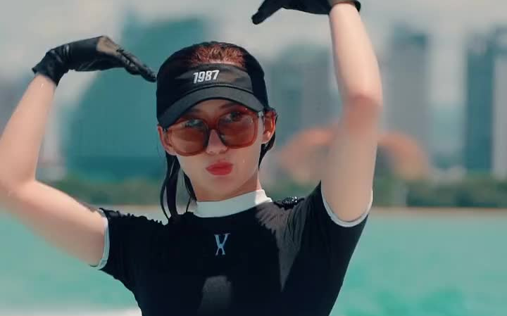 六妹尾波 尾波冲浪 睡眠不好 医生建议我睡八块腹肌上