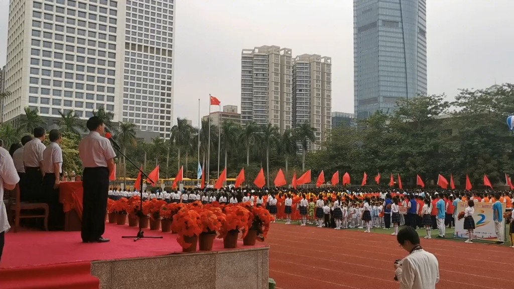 这首完整版的音乐至今还被锁在学校操场国旗台的音乐室里.哔哩哔哩bilibili