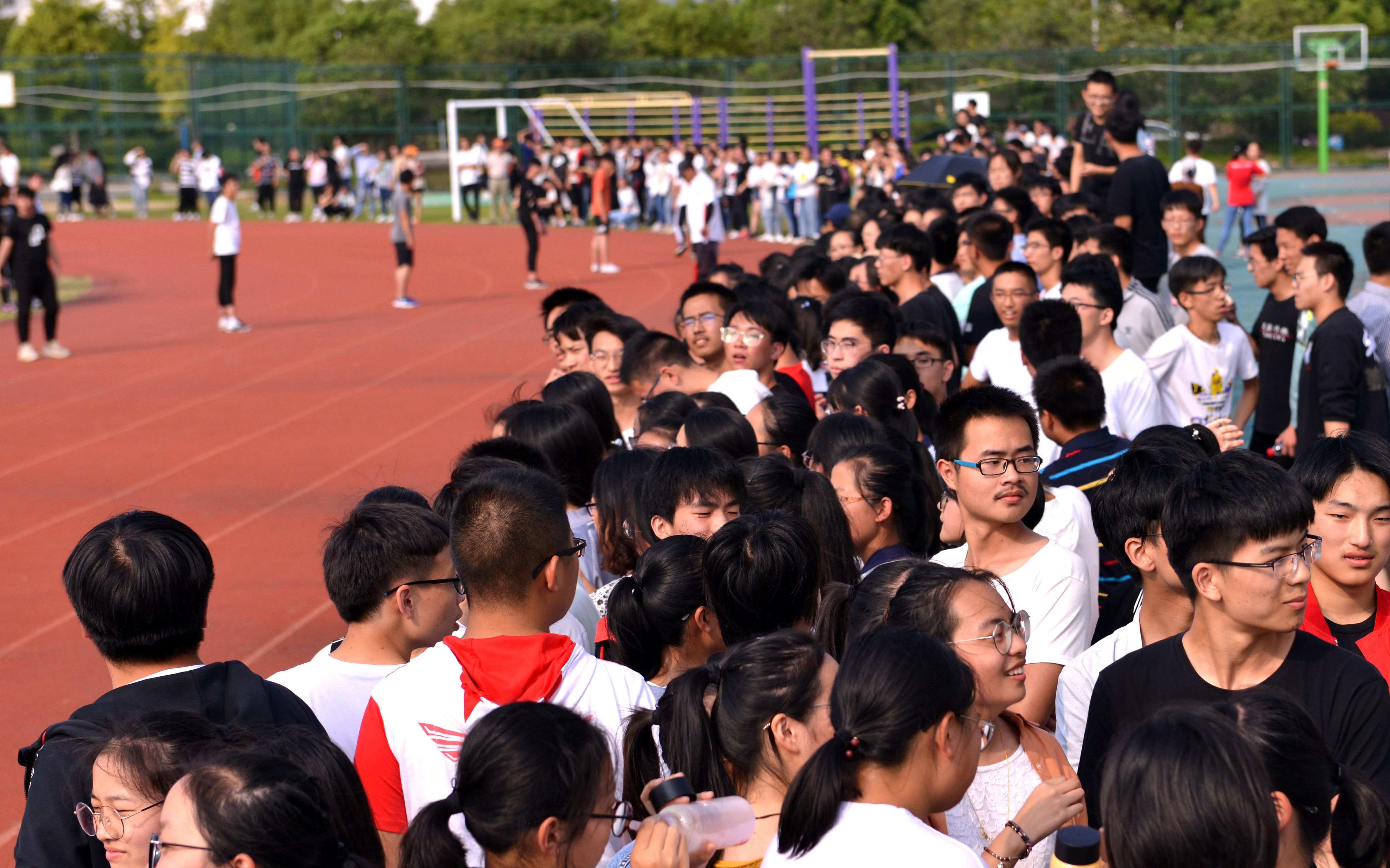 江蘇省啟東市匯龍中學2018年度秋季運動會開幕式