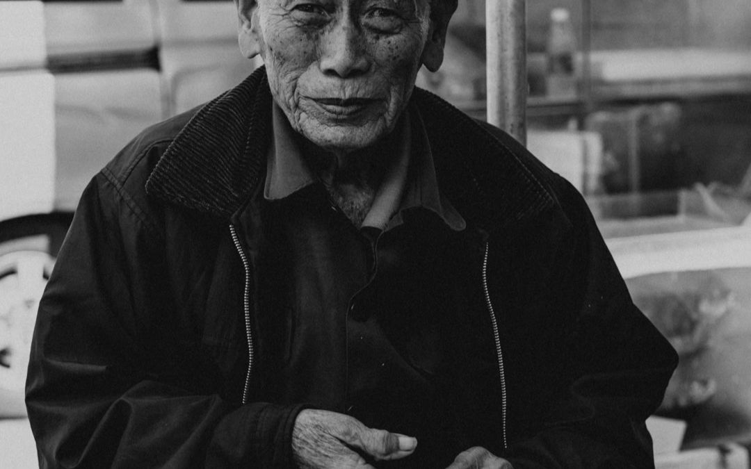 帮粉丝修复爷爷老照片粉丝看到后泣不成声