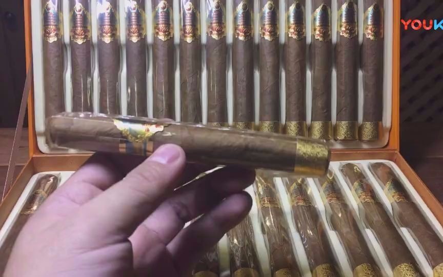 开箱:黄鹤楼雪之梦7号开盒-古中雪茄_哔哩哔哩_bilibili