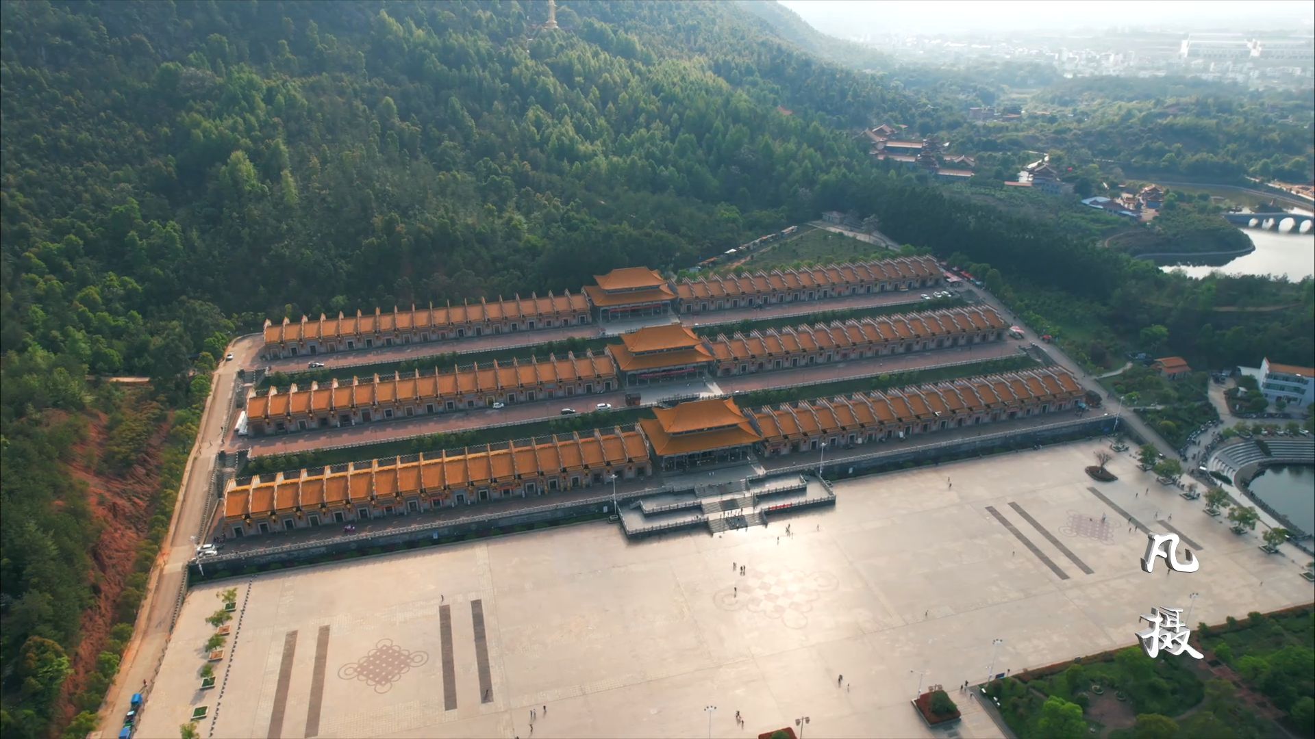 航拍江西南康百姓和谐城108姓百家姓祠堂金碧辉煌