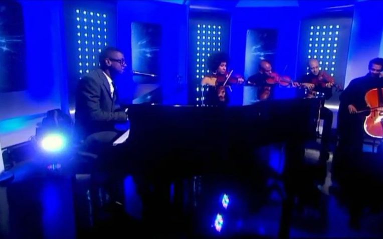 [图]Labrinth - Beneath Your Beautiful (Live This Morning)