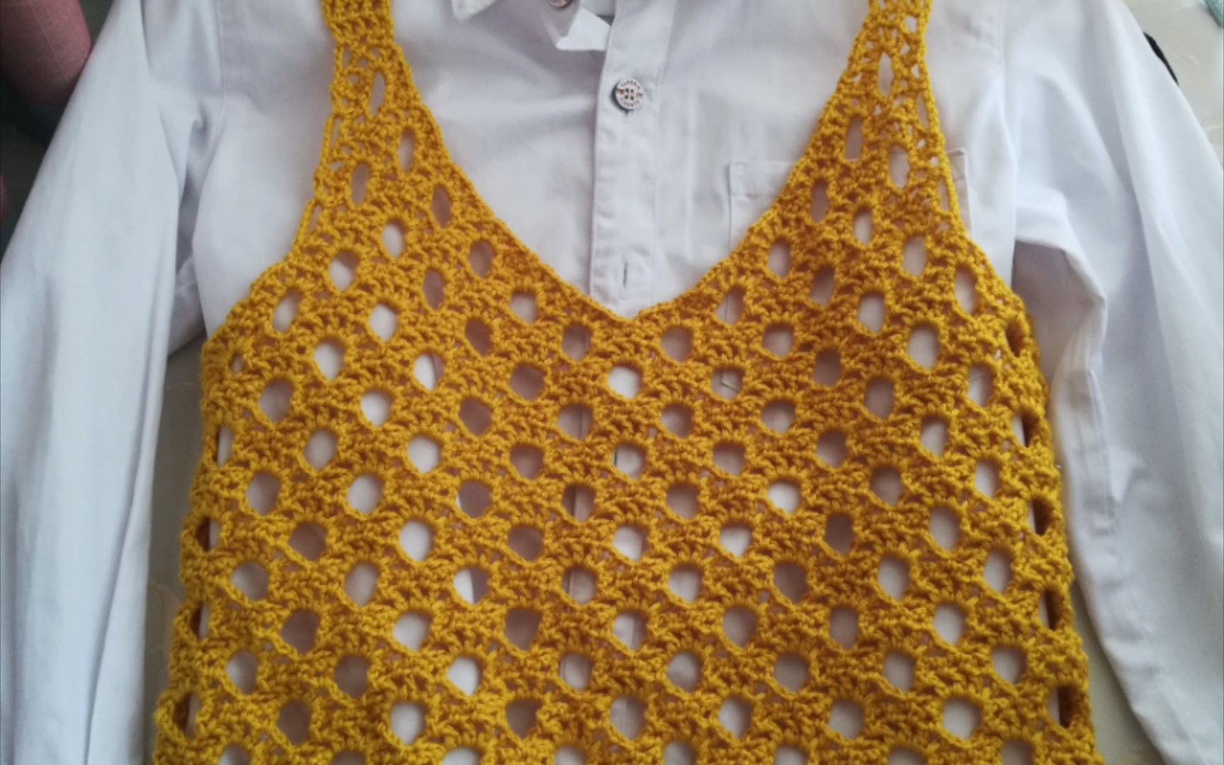 【钩针衣服】【钩针吊带背心】很喜欢这个款 也简单 不过勾衣服没经验