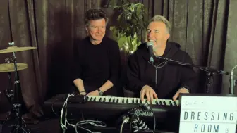 Download Video: 【Gary Barlow feat Rick Astley】A Million Love Songs （Live From The Dressing Room）