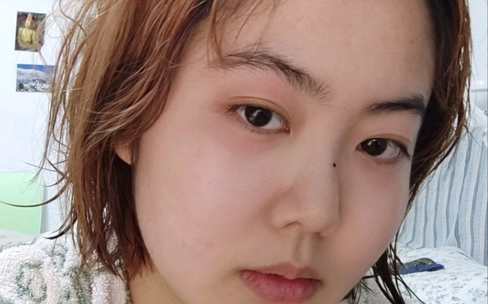 在鼻子上纹了颗痣