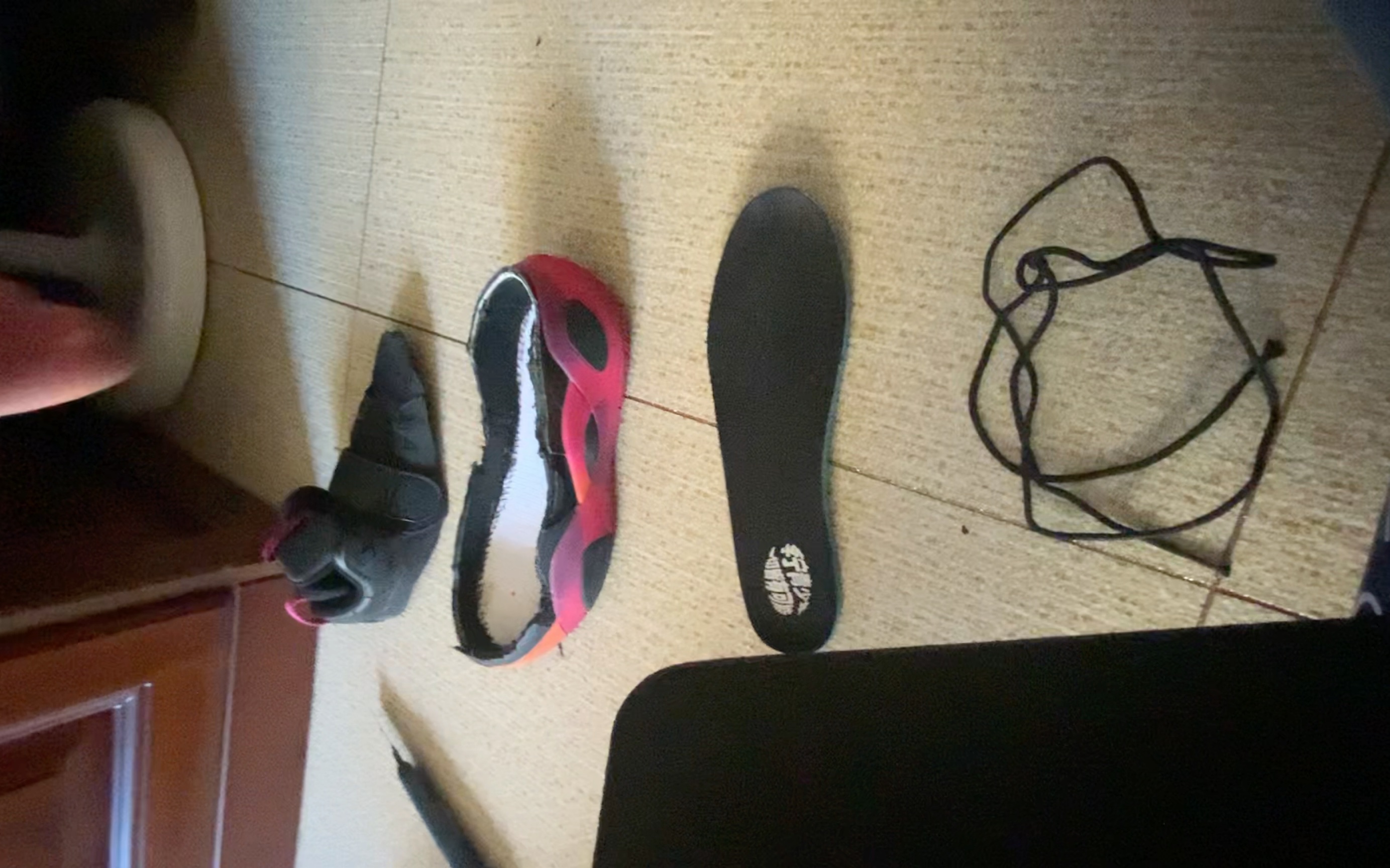 李宁篮球鞋拆解(第一次拆手法不好,我也是一个只有70多个粉丝的up希望