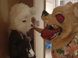 Video herunterladen: 【fursuit兽装】当未成年耶耶学会了男子防狼术