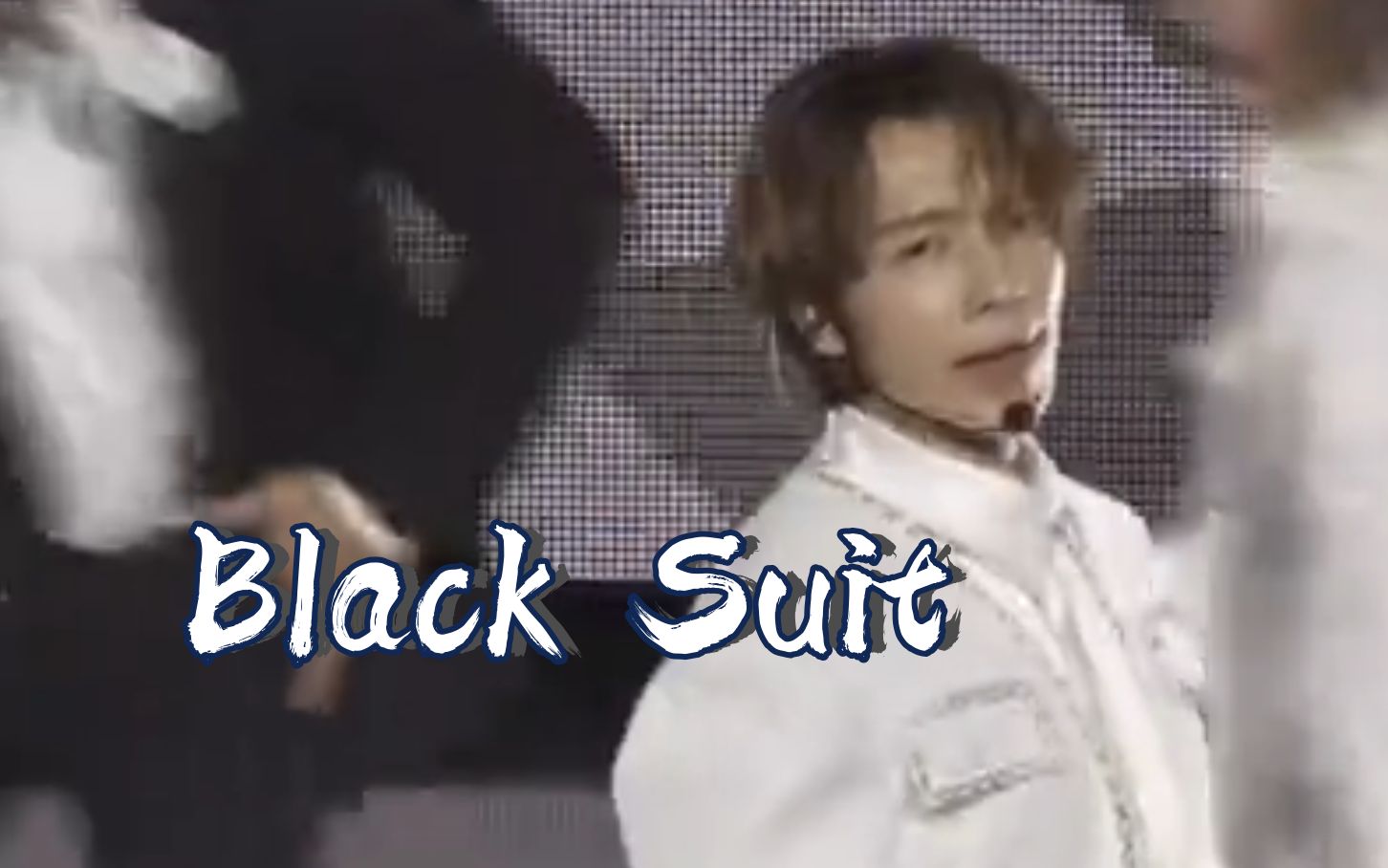 [图]【SUPER JUNIOR】当蓝曲只剩伴奏《Black Suit》你还会唱吗？纯伴奏跟唱挑战 附音译空耳