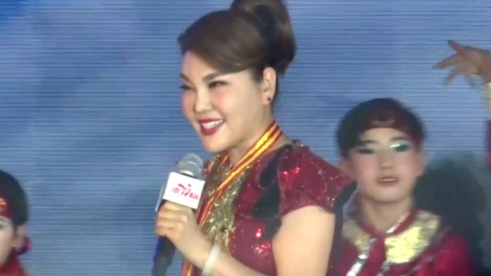 20190209 乌兰图雅 第十五届"德艺双馨"中国文艺盛典 站在草原望北京