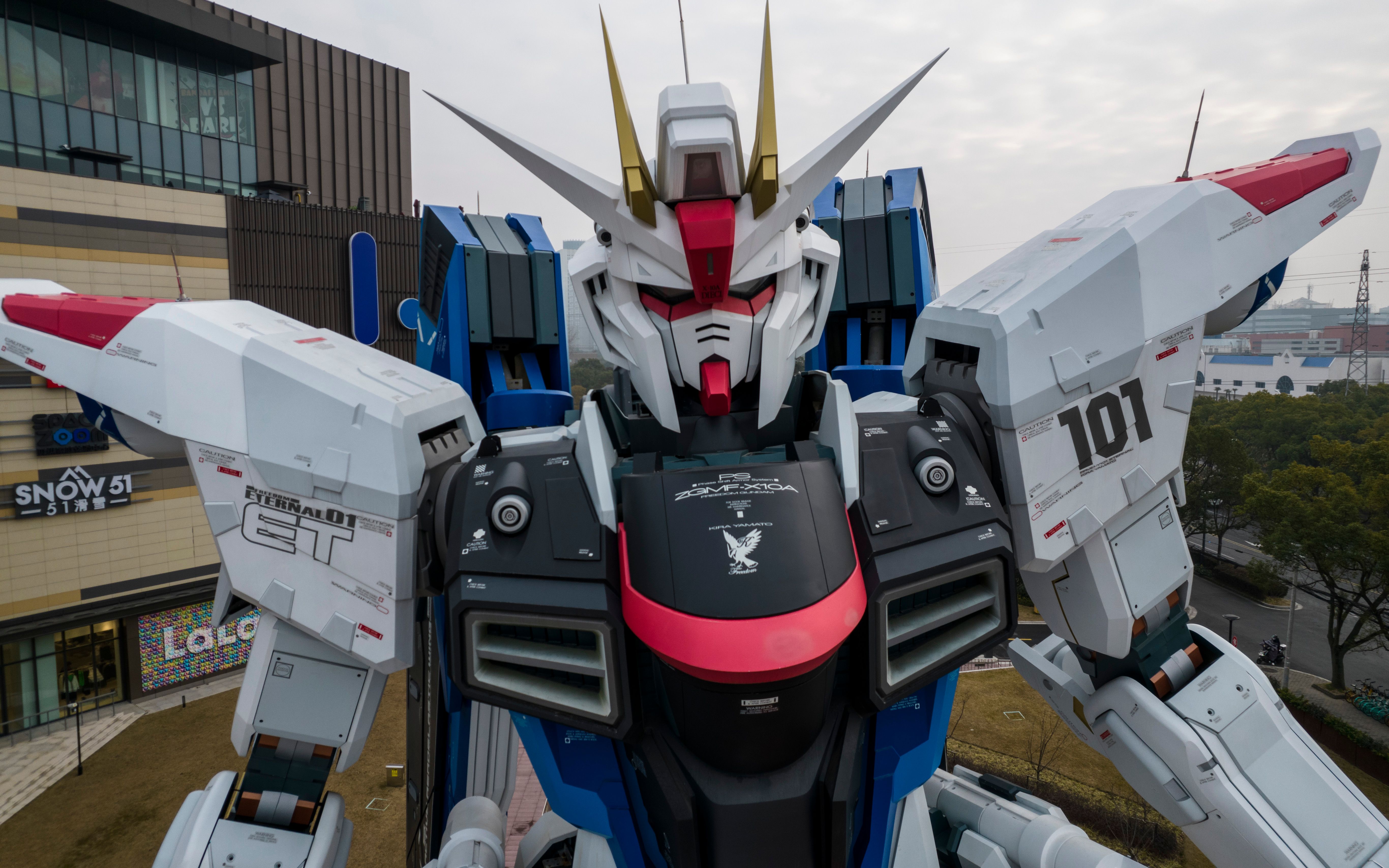 lalaport高达立像拍拍拍