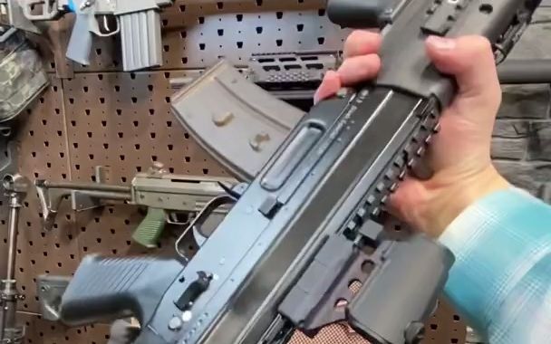 [图]SIG 553 “Commando”一分钟简单介绍