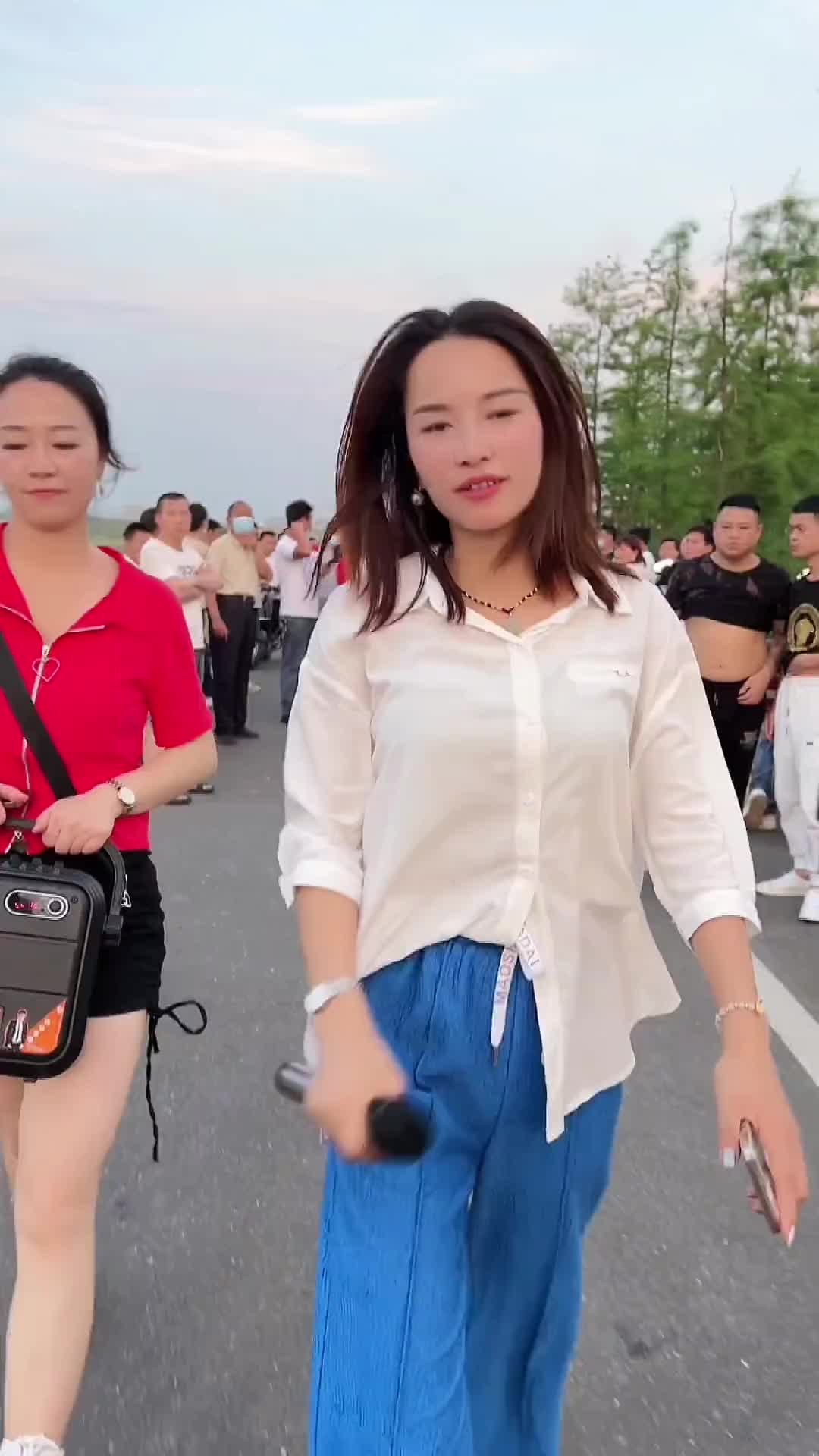 乞丐妹个人简介图片