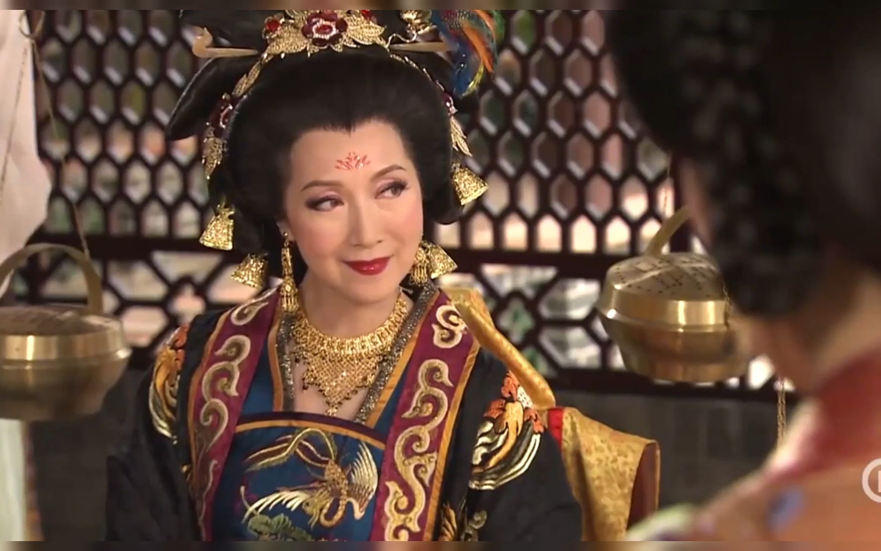 宫心计:郭太后威风了几十年,居然被洗脚婢教做人,太解气了