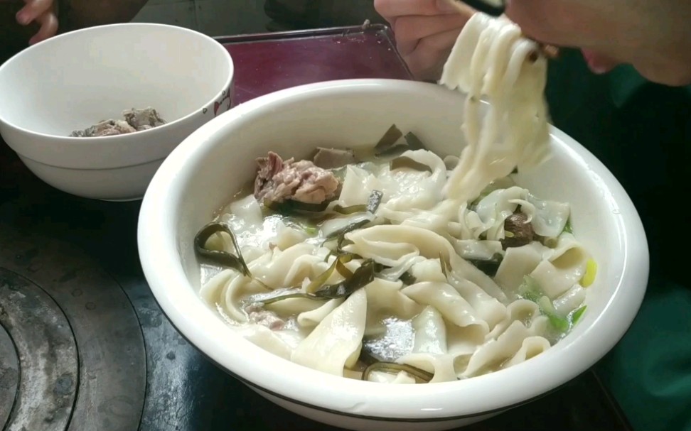 河南烩面这美味的大碗宽面你爱了吗