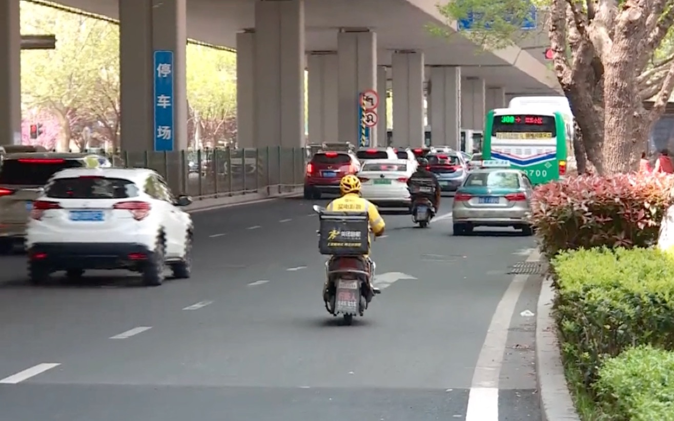 [图]文明旅游·你我同行：亮黄牌带星码人员禁入景区