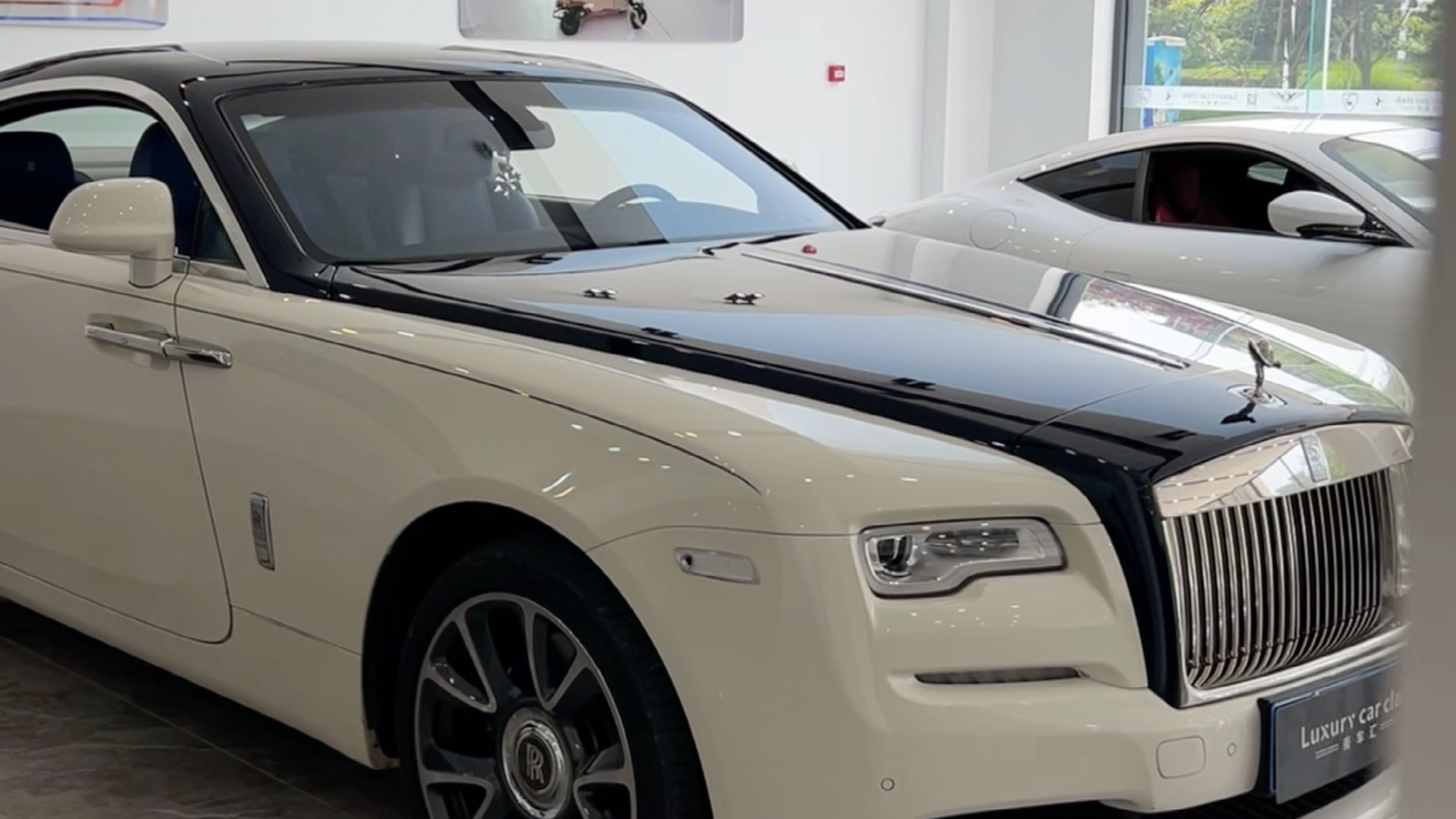 劳斯莱斯双色魅影