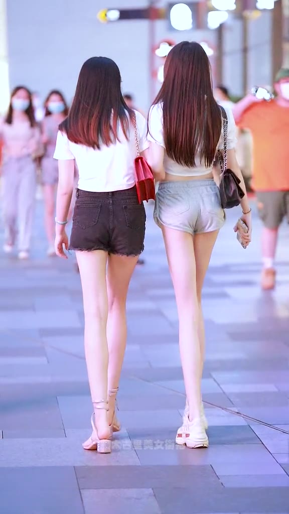 从来没有见过这么长的腿,也从来没有见过比列如此夸张的 #大长腿