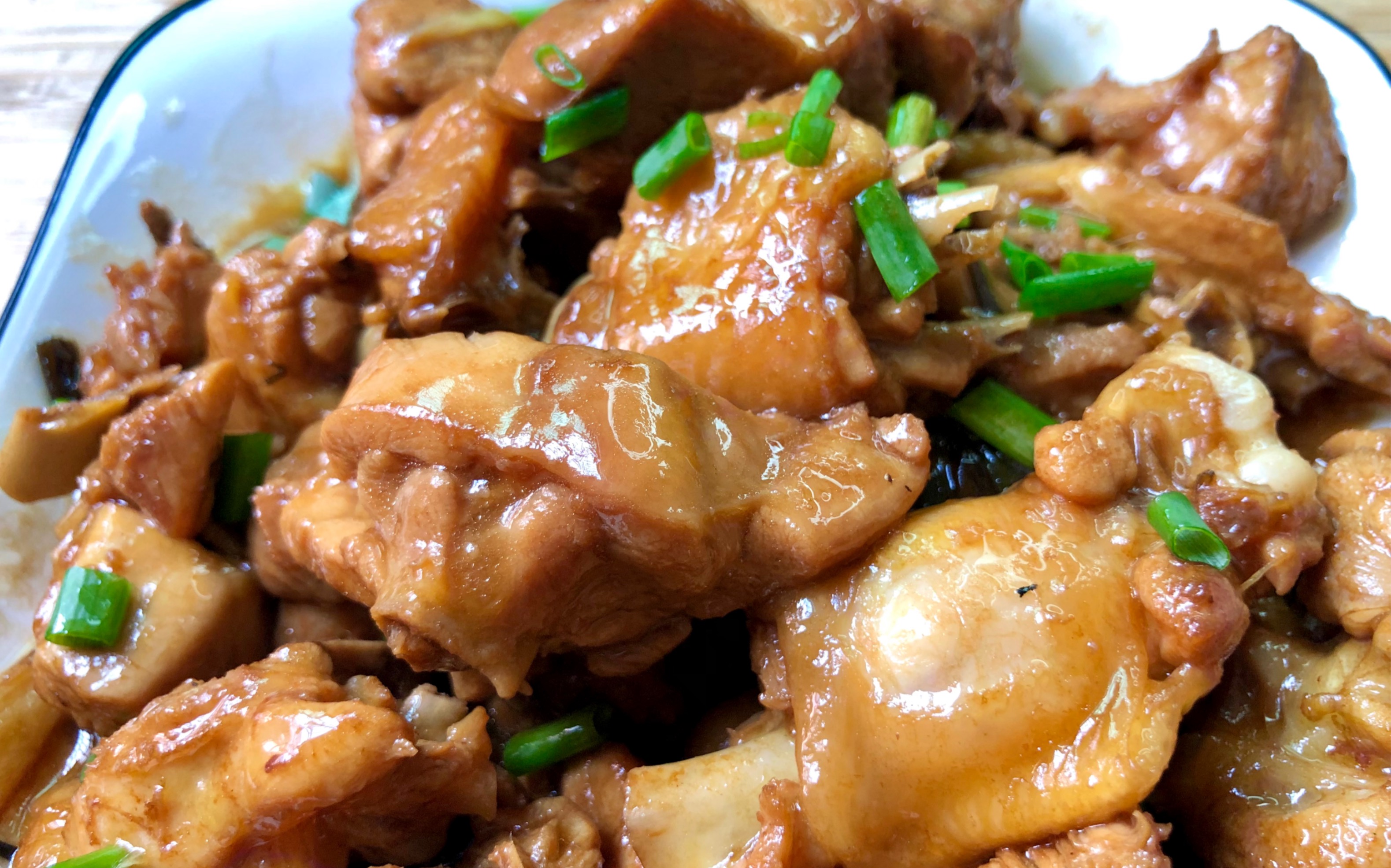 今天用冷冻鸡肉做"葱香鸡块",做出没有任何腥臊味