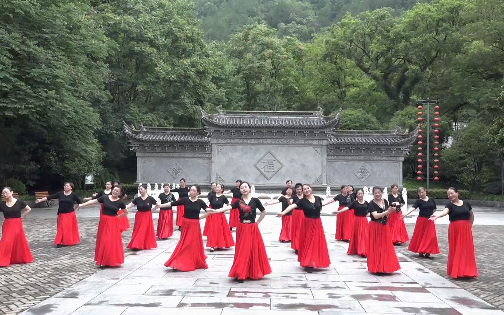 [图]《我在杏花村等你来》(丽水老年开放大学广场舞课外活动)