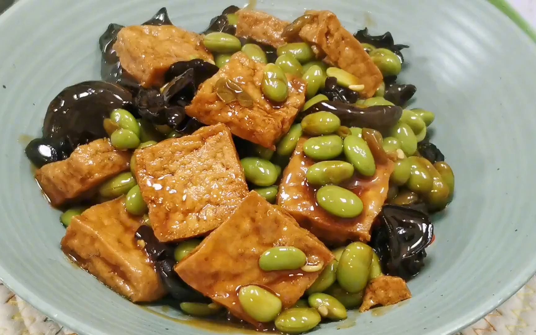 臭豆腐烧毛豆,鲜香入味,好吃下饭,给肉都不换