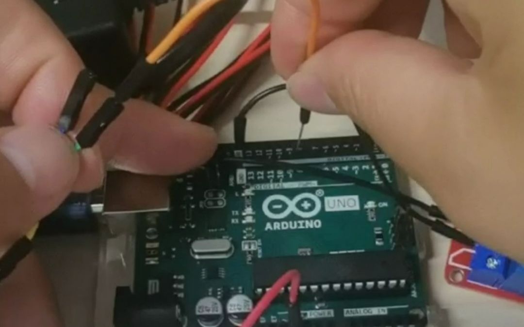 Arduino 人体感应照明灯继电器+人体红外传感器模块 实现哔哩哔哩bilibili